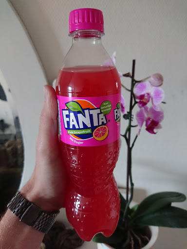 Fanta pink grapefruit